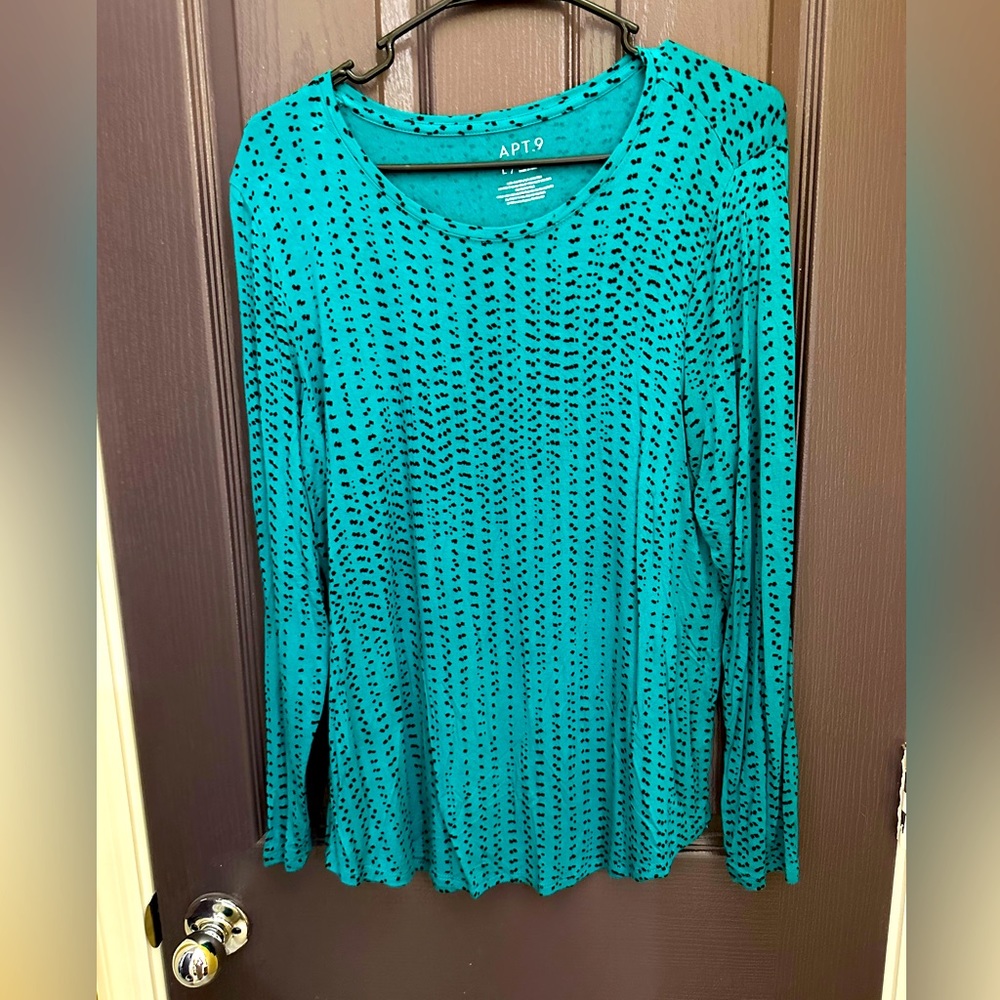 Apt 9 crewneck long sleeve green and black print size petite large